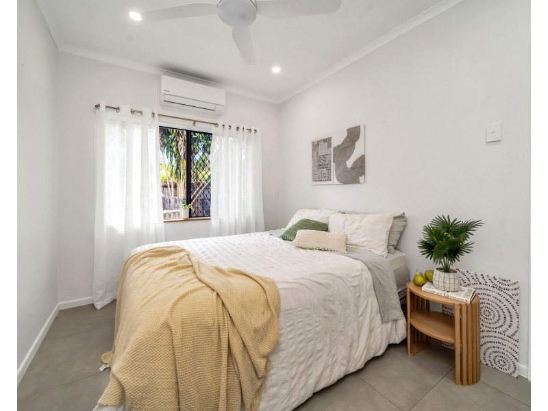 7 Carbeen Close, Holloways Beach QLD 4878