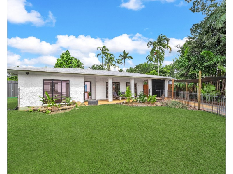 7 Carbeen Close, Holloways Beach QLD 4878