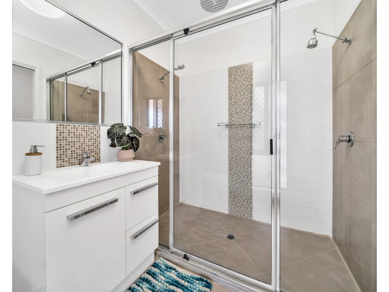 108 McFarlane Drive, Kanimbla QLD 4870