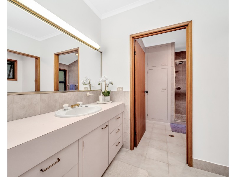 14 Cicero Close, Mooroobool QLD 4870