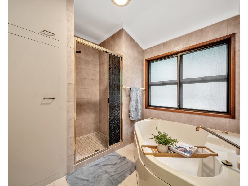 14 Cicero Close, Mooroobool QLD 4870