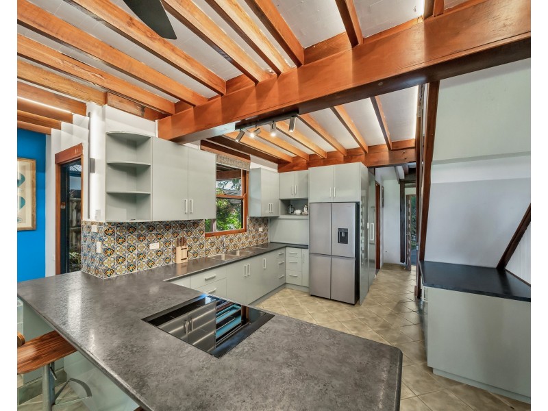 42 Luff Street, Hull Heads QLD 4854