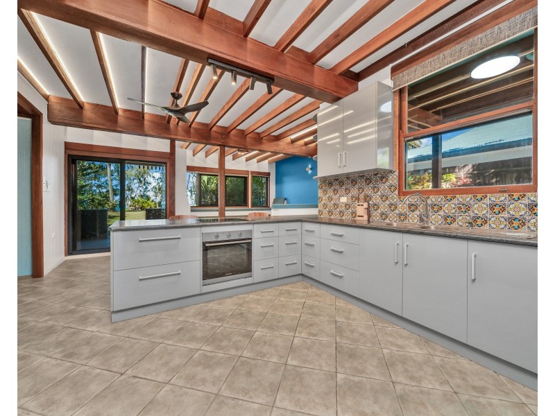 42 Luff Street, Hull Heads QLD 4854