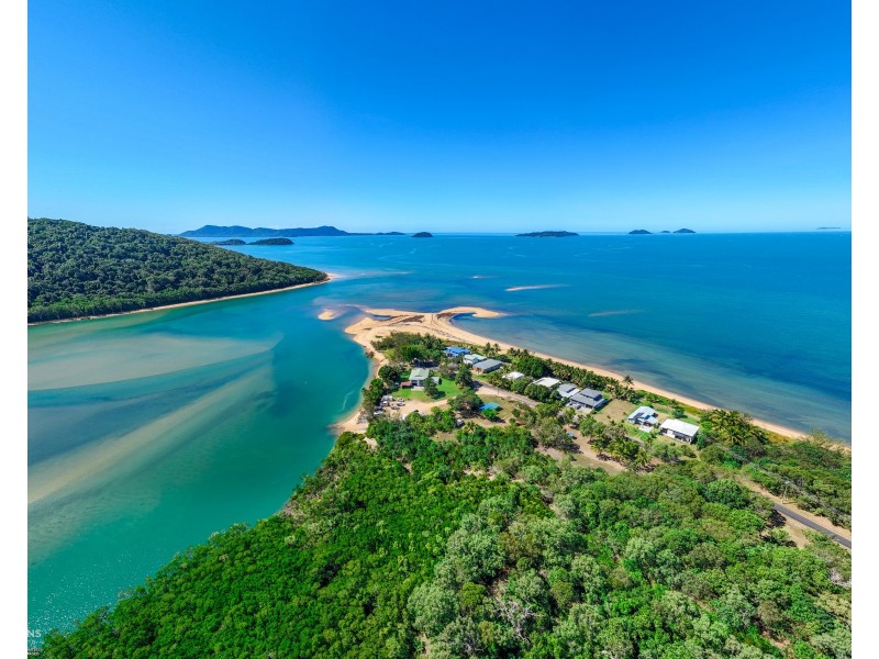 42 Luff Street, Hull Heads QLD 4854