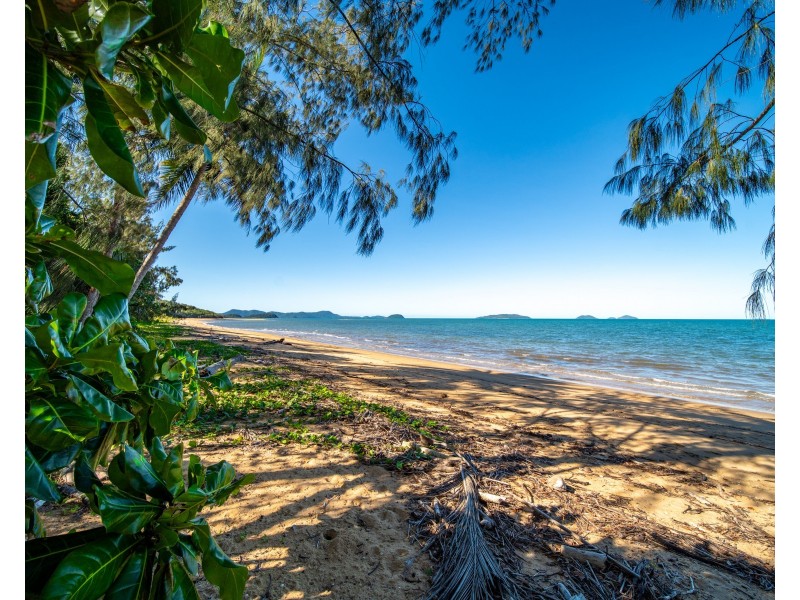 42 Luff Street, Hull Heads QLD 4854