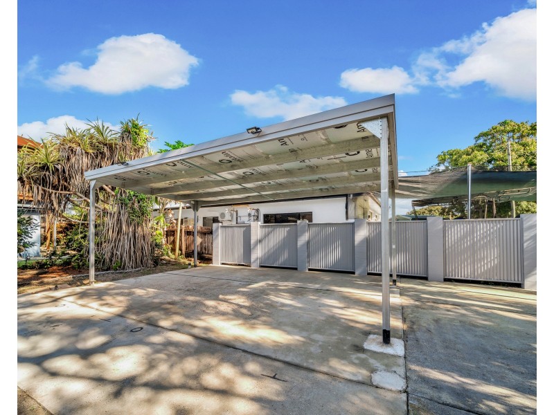 42 Luff Street, Hull Heads QLD 4854