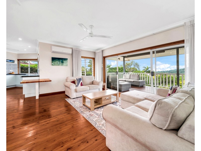33 Eugenia Crescent, Redlynch QLD 4870