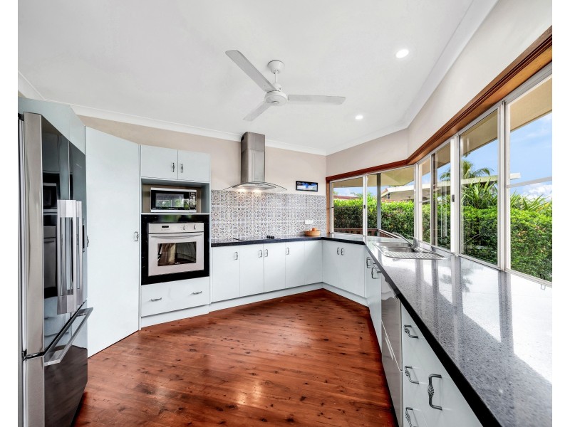 33 Eugenia Crescent, Redlynch QLD 4870