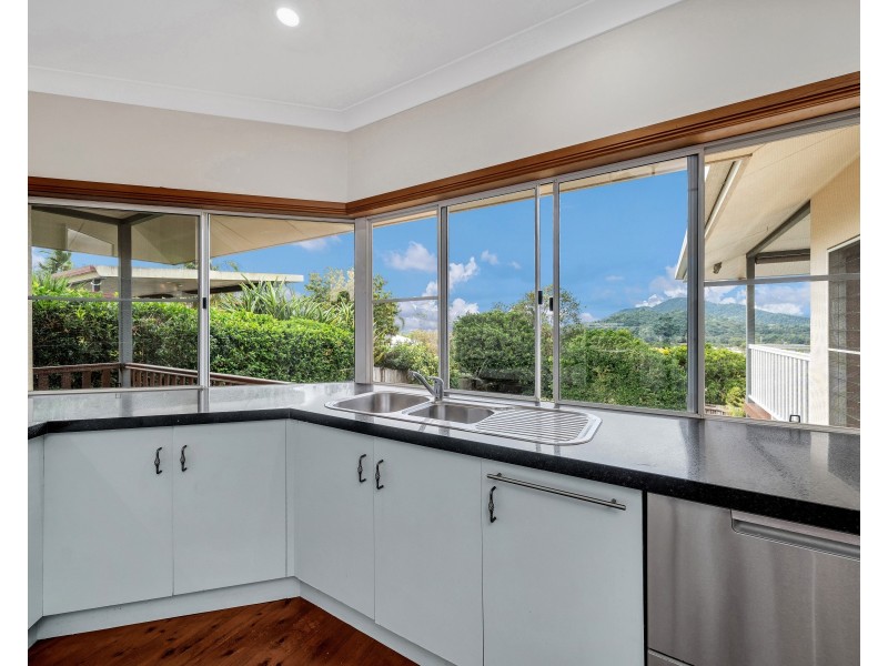 33 Eugenia Crescent, Redlynch QLD 4870