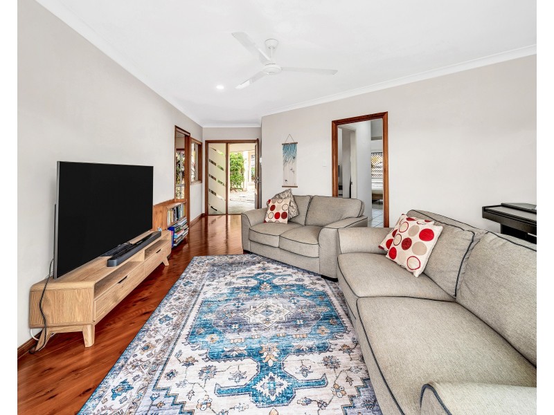 33 Eugenia Crescent, Redlynch QLD 4870