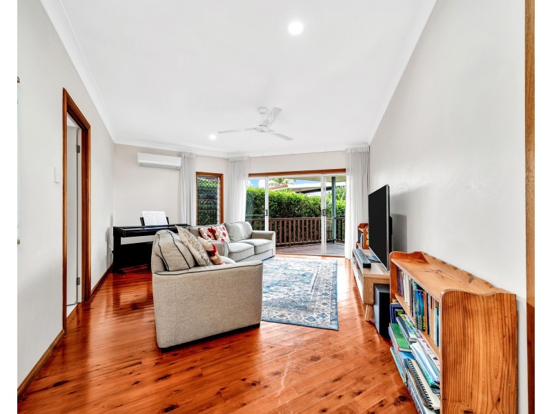 33 Eugenia Crescent, Redlynch QLD 4870
