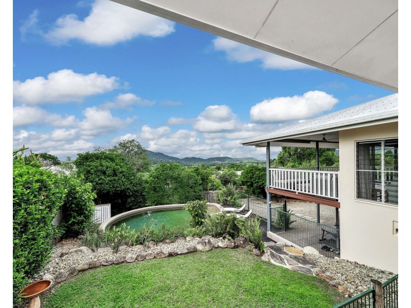 33 Eugenia Crescent, Redlynch QLD 4870