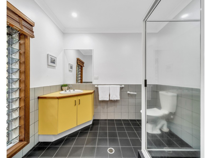 33 Eugenia Crescent, Redlynch QLD 4870