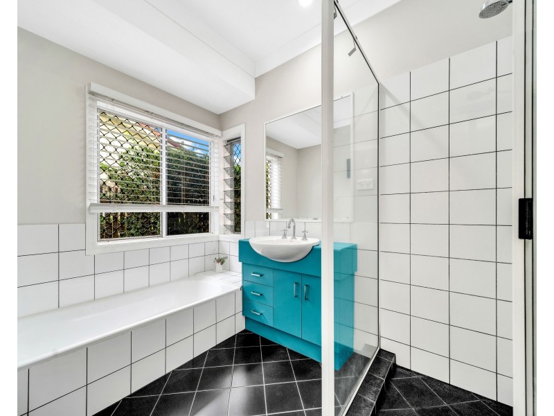 33 Eugenia Crescent, Redlynch QLD 4870