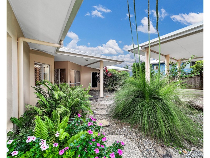 33 Eugenia Crescent, Redlynch QLD 4870