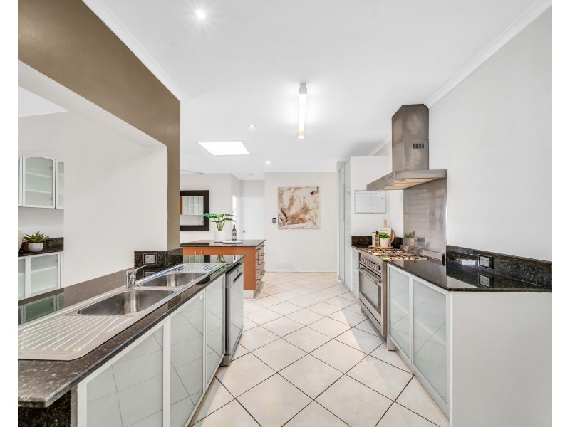 92 Hobson Drive, Brinsmead QLD 4870