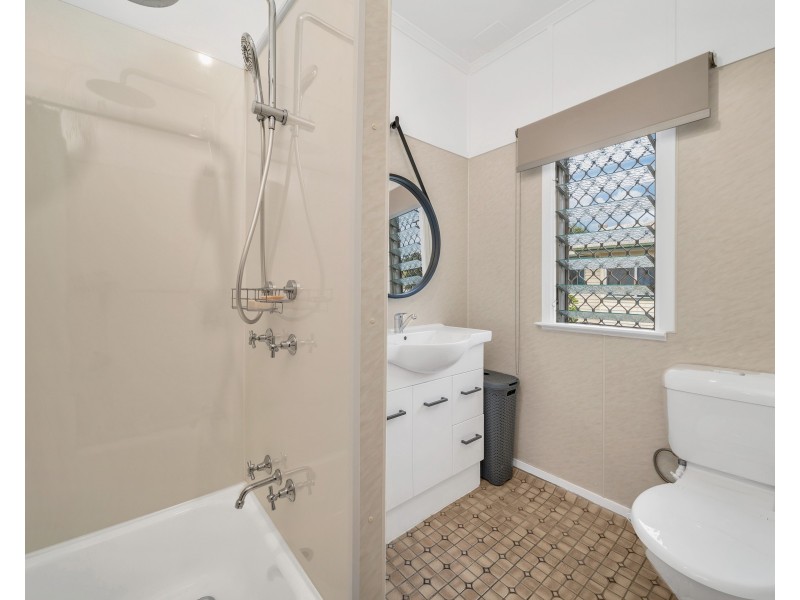 18 Downing St, Earlville QLD 4870