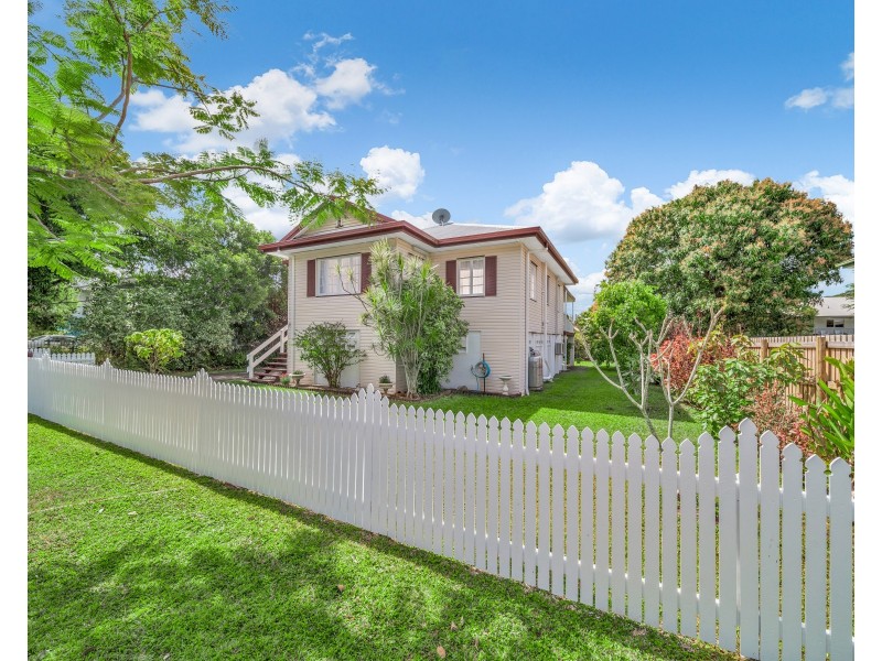 18 Downing St, Earlville QLD 4870