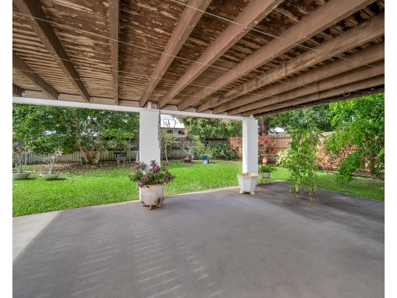 18 Downing St, Earlville QLD 4870