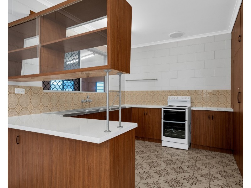 35 Koch Street, Mooroobool QLD 4870