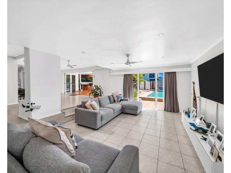 6 Peridot Street, Bayview Heights QLD 4868