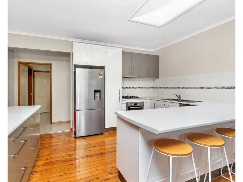 11 Minerva Avenue, Mooroobool QLD 4870