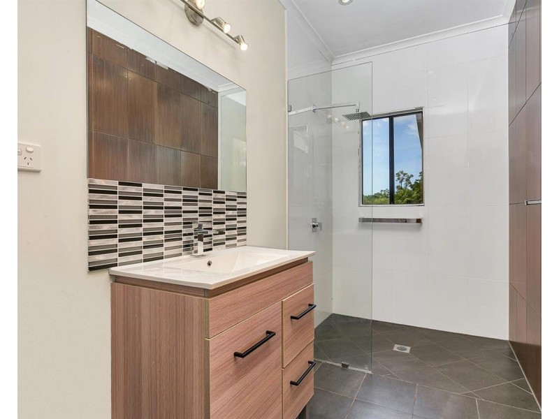 11 Minerva Avenue, Mooroobool QLD 4870