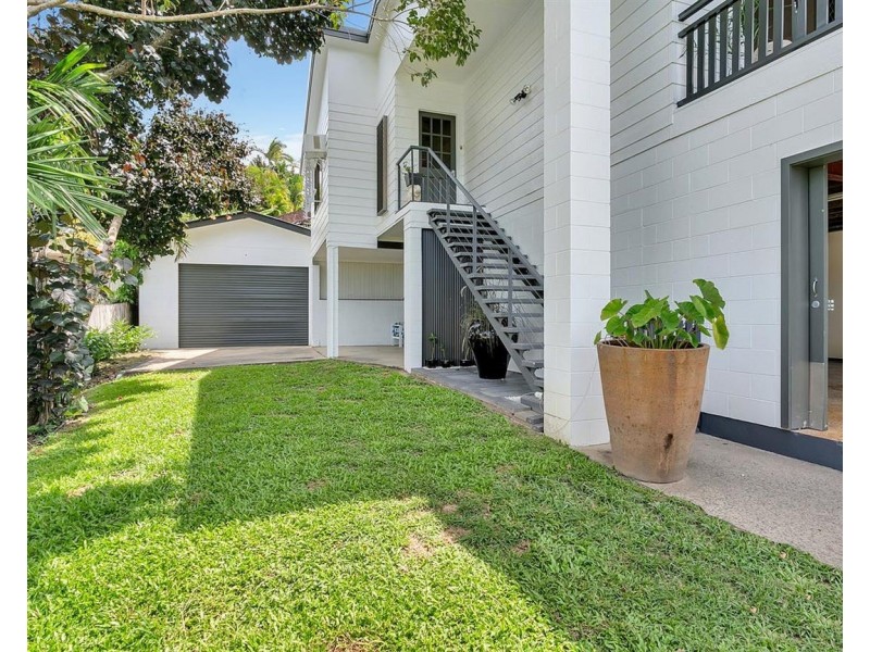 11 Minerva Avenue, Mooroobool QLD 4870