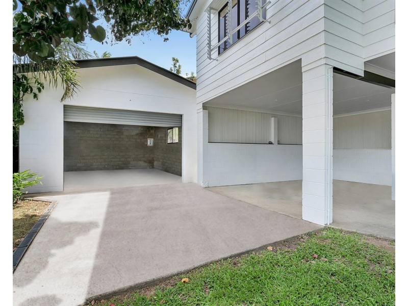 11 Minerva Avenue, Mooroobool QLD 4870