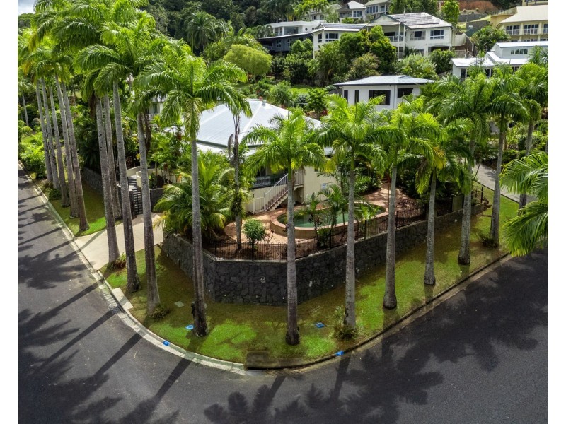 1 Moule Drive, Whitfield QLD 4870