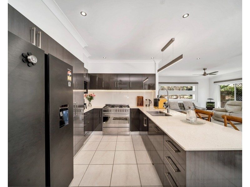 44 McFarlane Drive, Kanimbla QLD 4870