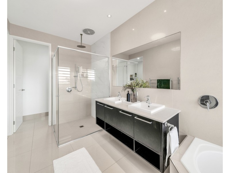 3 Juno Close, Mooroobool QLD 4870