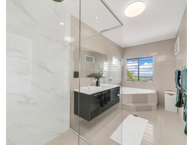 3 Juno Close, Mooroobool QLD 4870