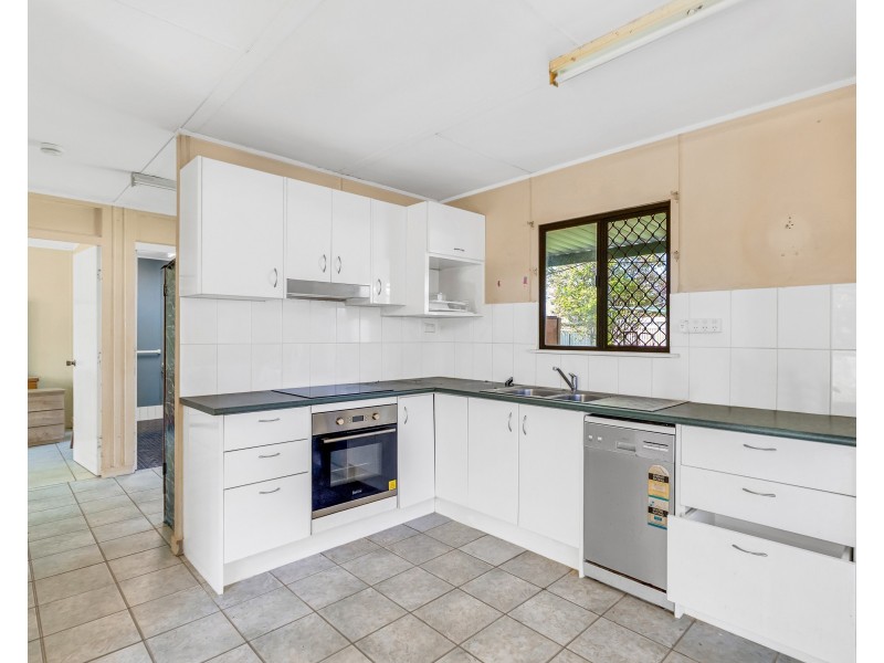 12 Walnut Close, Manoora QLD 4870