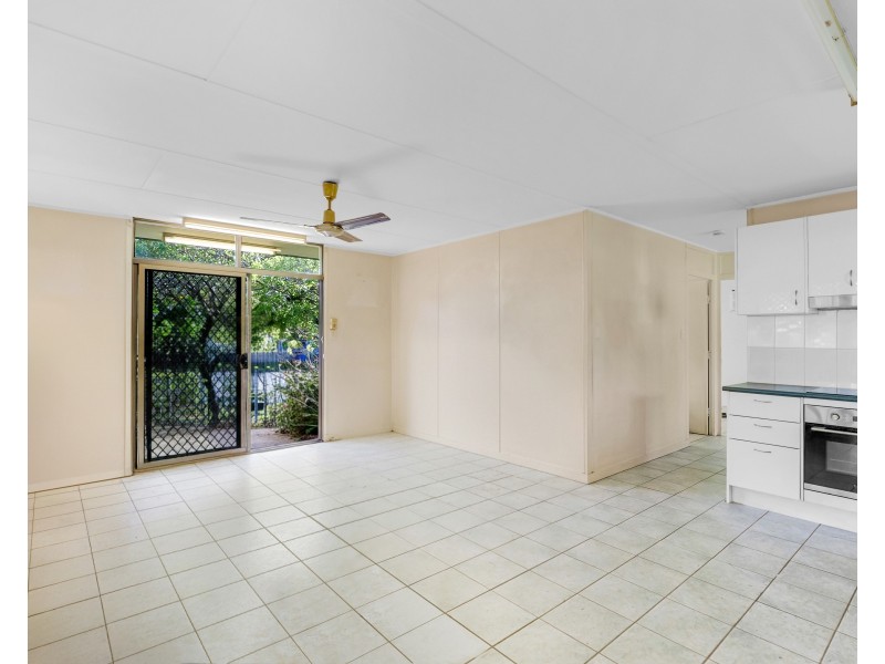 12 Walnut Close, Manoora QLD 4870