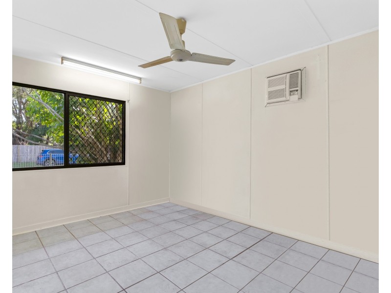 12 Walnut Close, Manoora QLD 4870