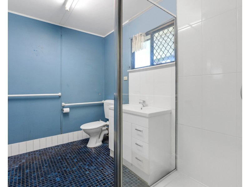 12 Walnut Close, Manoora QLD 4870