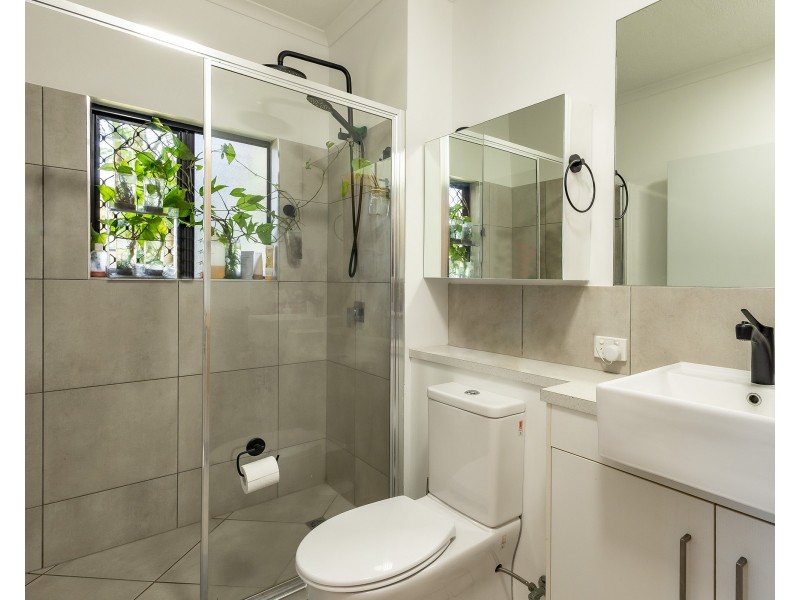 1/2-4 McGuigan Street, Earlville QLD 4870