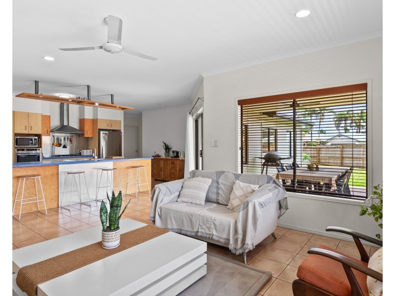 1 Spowatt Close, Kanimbla QLD 4870