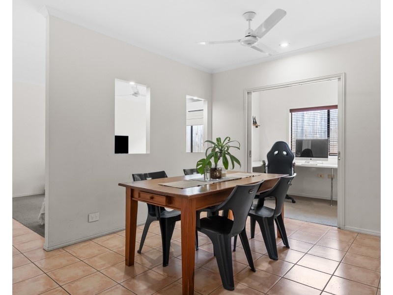 1 Spowatt Close, Kanimbla QLD 4870