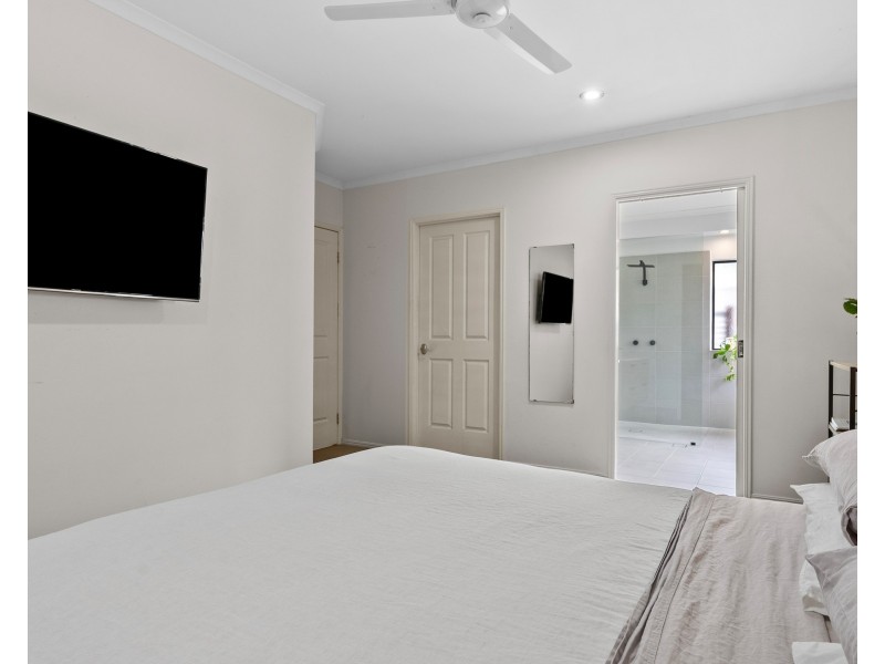 1 Spowatt Close, Kanimbla QLD 4870