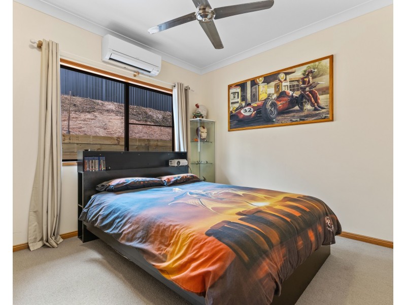 2 Powell Place, Bentley Park QLD 4869
