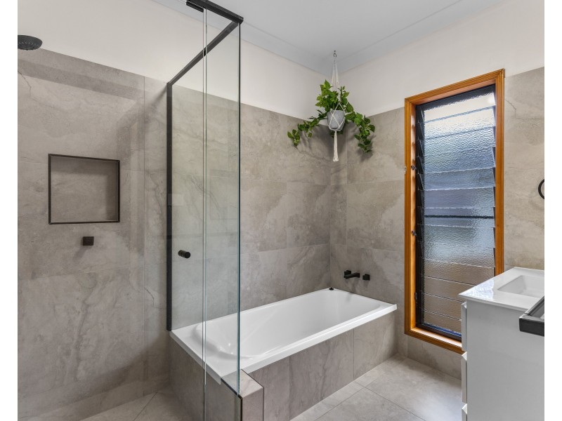 2 Powell Place, Bentley Park QLD 4869