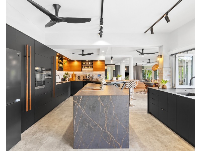 114A Hillview Crescent, Whitfield QLD 4870
