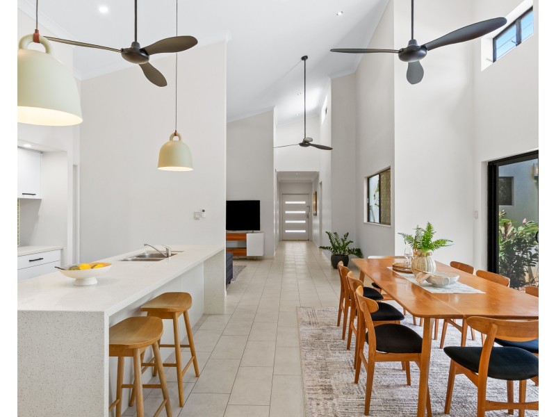3  Eleanor Close, Mooroobool QLD 4870