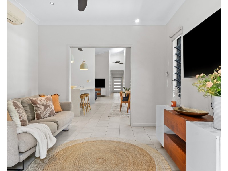 3  Eleanor Close, Mooroobool QLD 4870