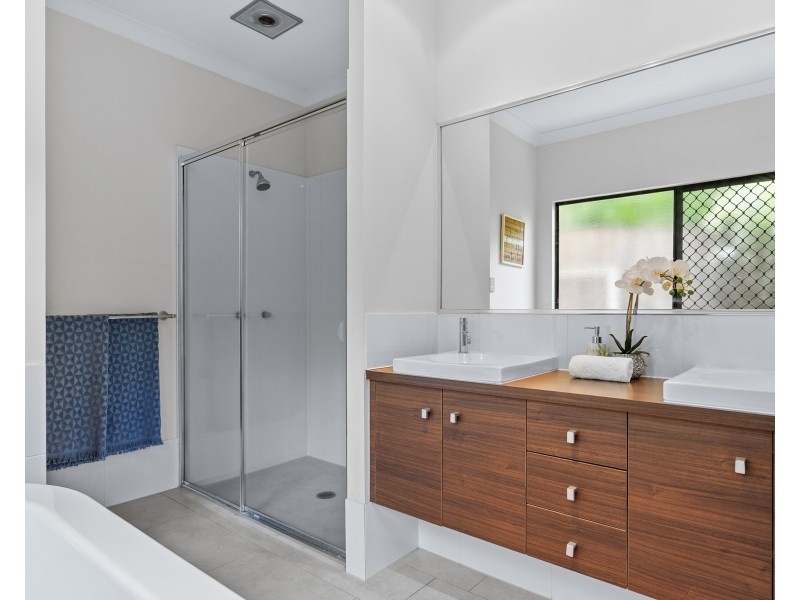 3  Eleanor Close, Mooroobool QLD 4870