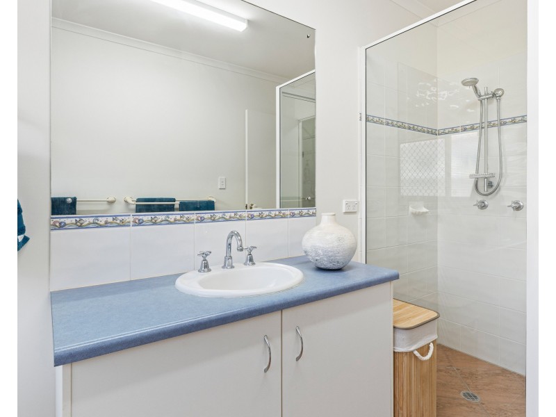 23 Nell Close, Kanimbla QLD 4870
