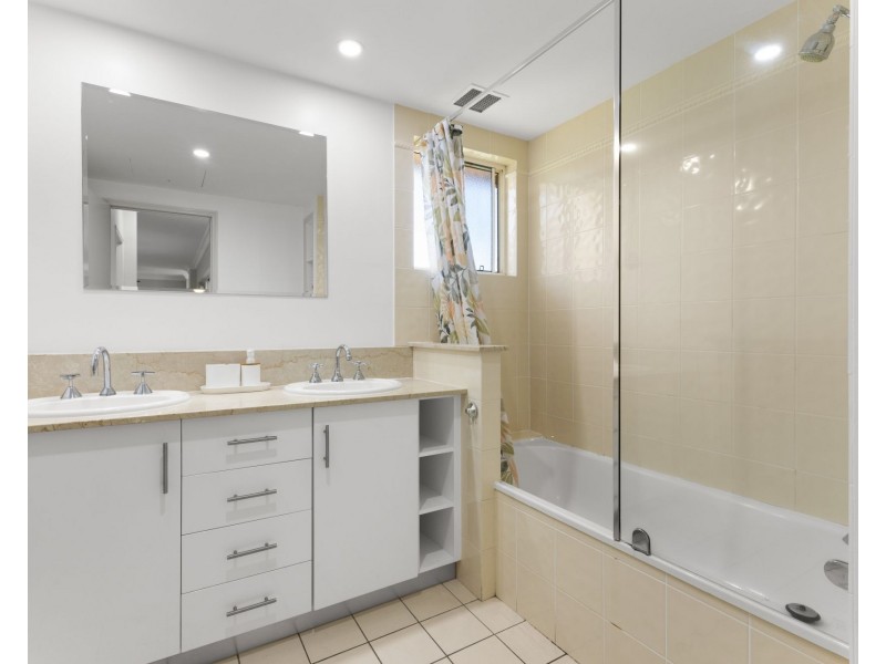 612/2-10 Greenslopes Street, Cairns North QLD 4870