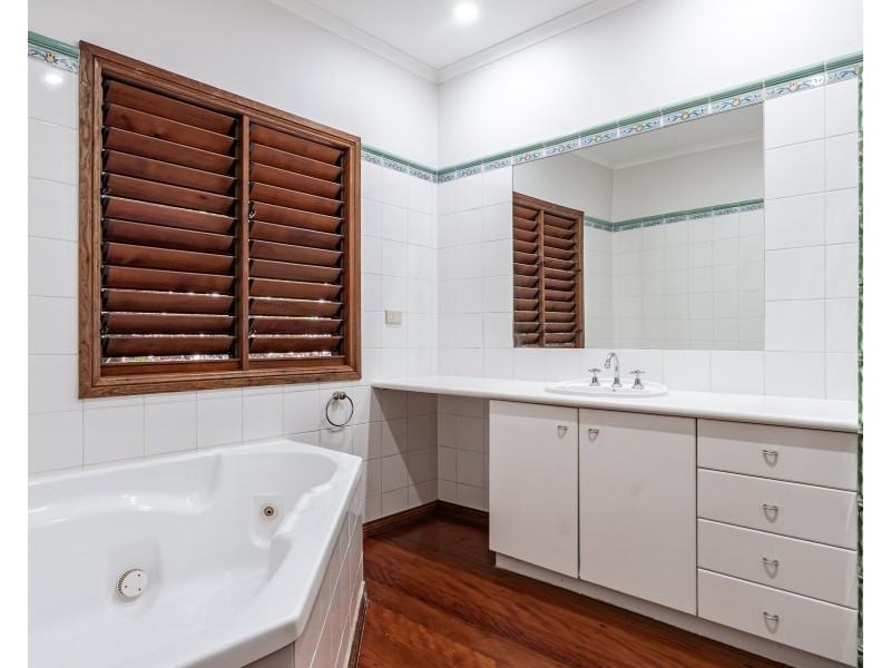 11 Cananga Close, Kamerunga QLD 4870